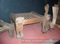 Древние стулья