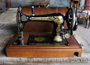 Старая швейная машинка Зингер